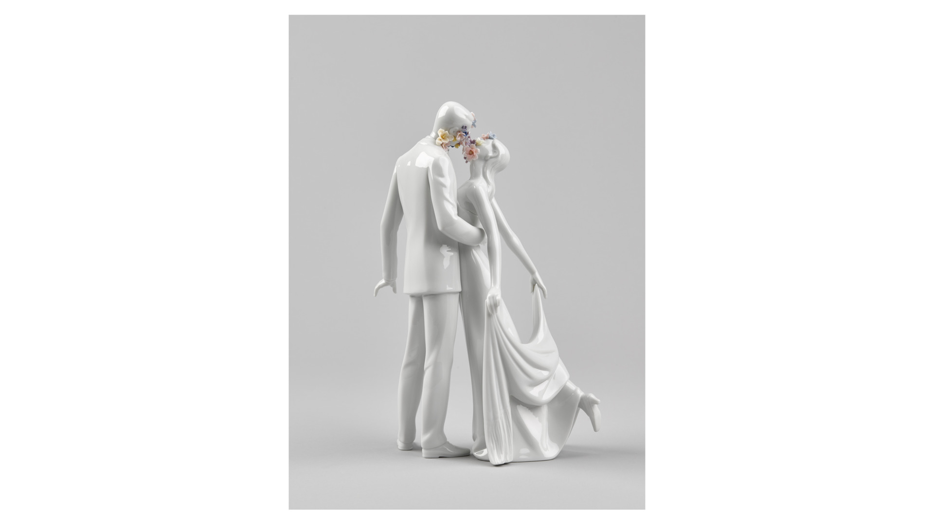 10669114 LLADRO Фигурка Lladro "Любовь I (цветы)" 21х32см Фарфор Lladró  - Вид №4
