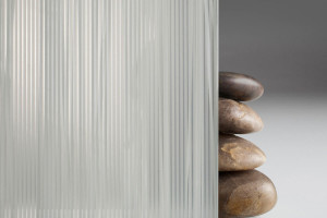 FSRT415 Стекло Vivistrata в отражающей конфигурации с палисадным узором белого цвета  Forms-surfaces