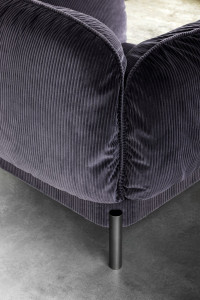 Кресло с подлокотниками