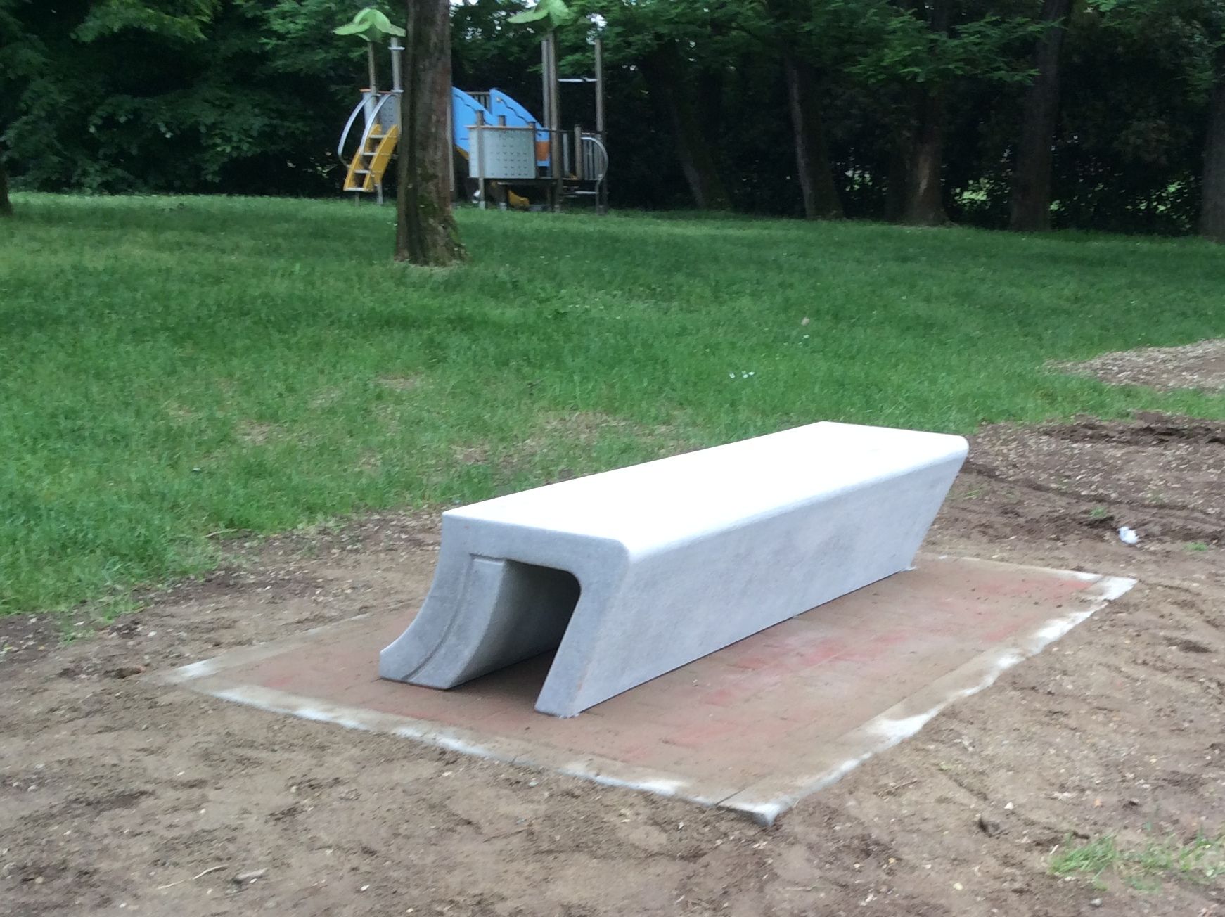 Реконструированная каменная скамья без спинки Viscio Urban Design SWING ARCH-00010665