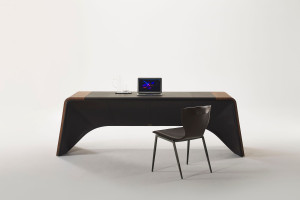 Кожаный стул