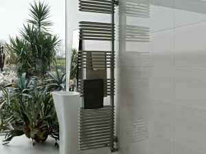 Настенный стальной полотенцесушитель