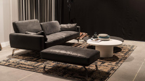 Кожаный диван с полуостровом