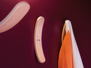 Деревянная офисная вешалка для одежды