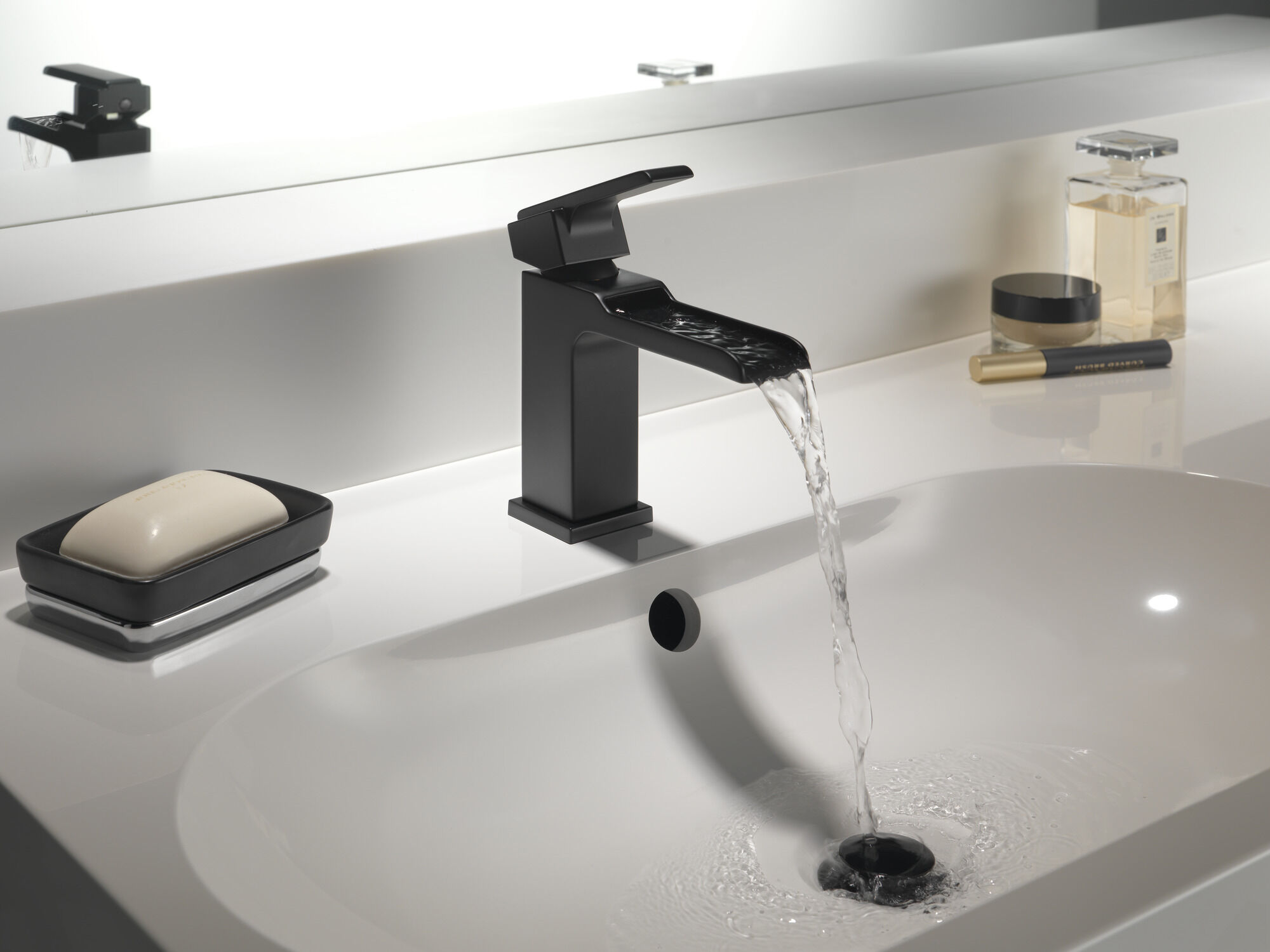 568LF-BLLPU Смеситель для ванной комнаты с одной ручкой Delta Faucet Ara Матовый черный - Вид №3