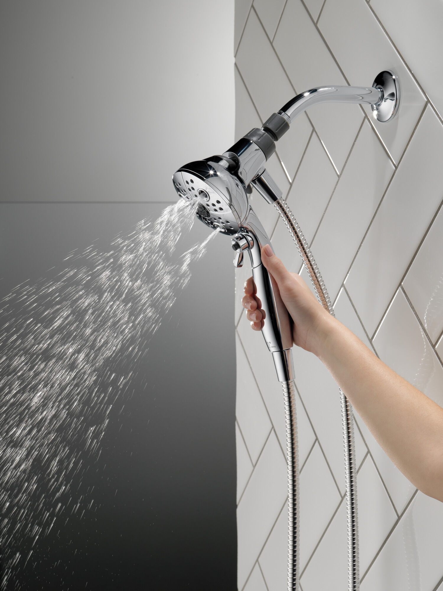 75507 Ручной душ SureDock ™ с 5 настройками Delta Faucet DELTA Хром - Вид №12