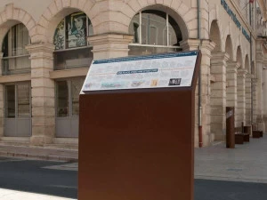 CYRIA Кафедра для общественных мест Eudald