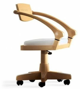 Giorgetti Вращающееся кресло из бука с подлокотниками  51361