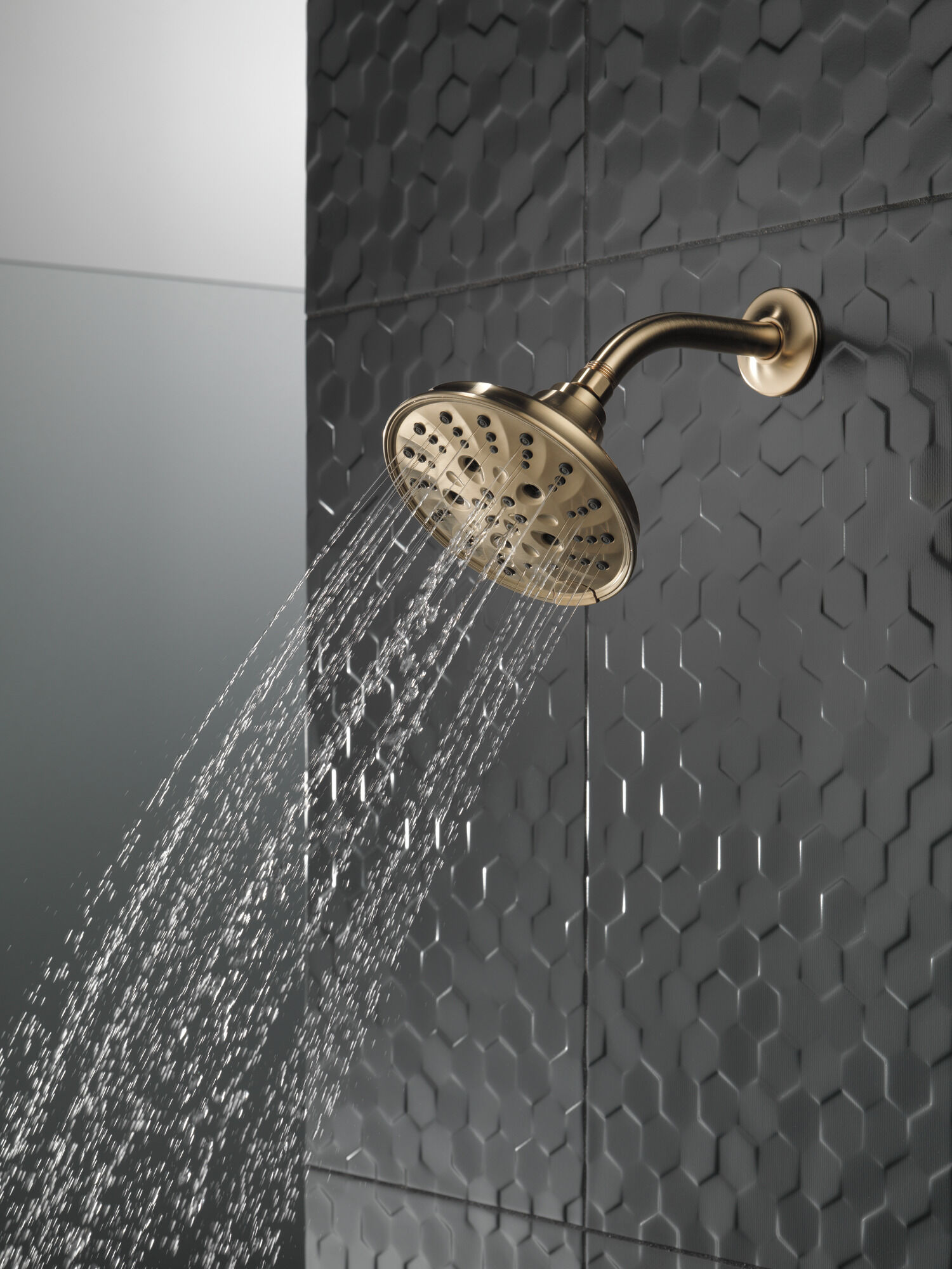 52669-CZ H2Okinetic® Традиционная душевая лейка Raincan с 5 настройками Delta Faucet Universal Showering Шампанское бронза  - Вид №4