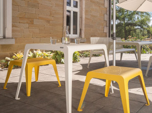 Квадратный стол из нержавеющей стали