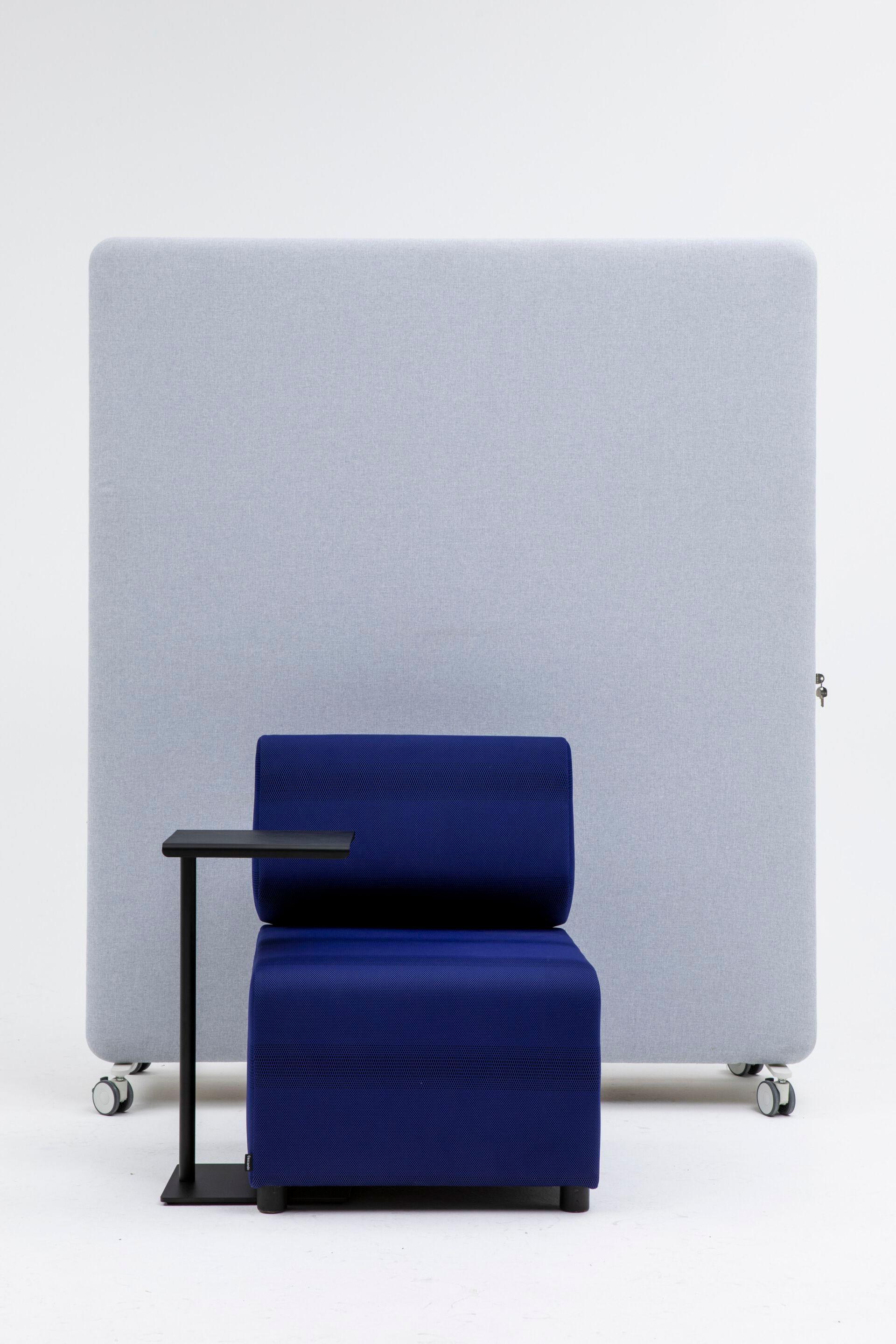 Высокий стальной журнальный столик с порошковым покрытием Cascando Team ARCH-00022399 - Вид №1