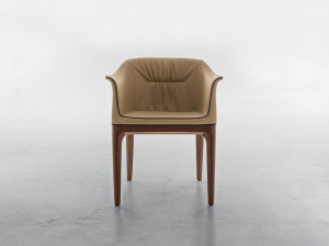 Кресло с подлокотниками