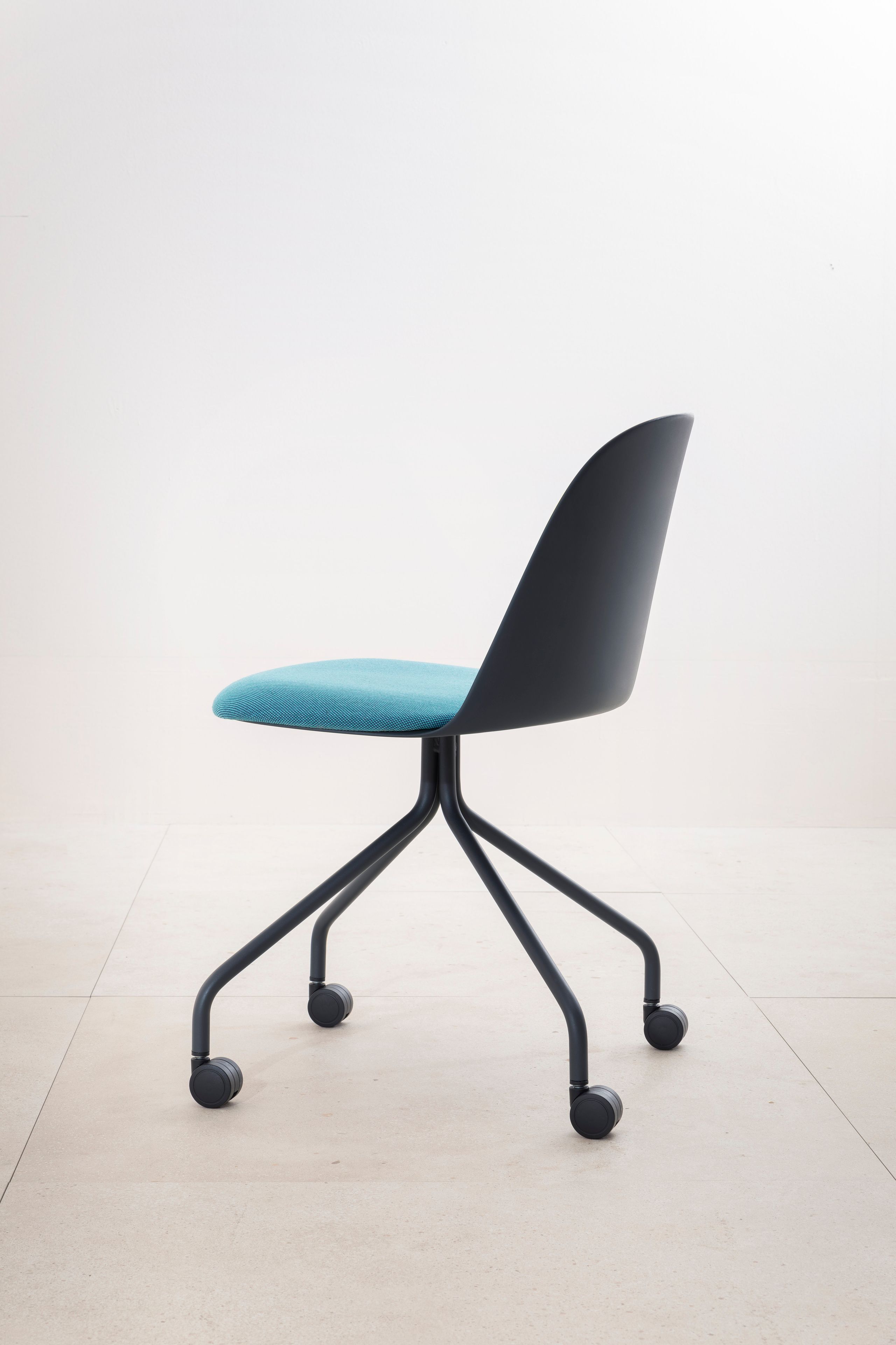 Полипропиленовый стул с колесами Miniforms Mariolina ARCH-00079541 - Вид №2