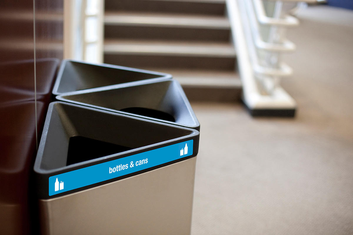 FSRT184 Триада мусор и контейнер для вторичной переработки  Forms-surfaces  - Вид №1