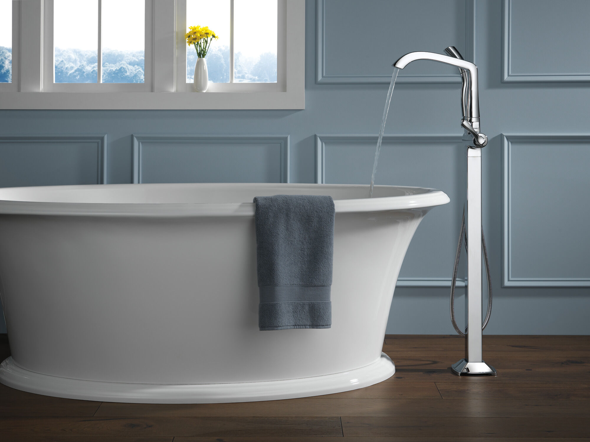 T4776-SSFL Накладка наполнителя ванны на полу с одной ручкой Delta Faucet Stryke Нержавеющая сталь  - Вид №1