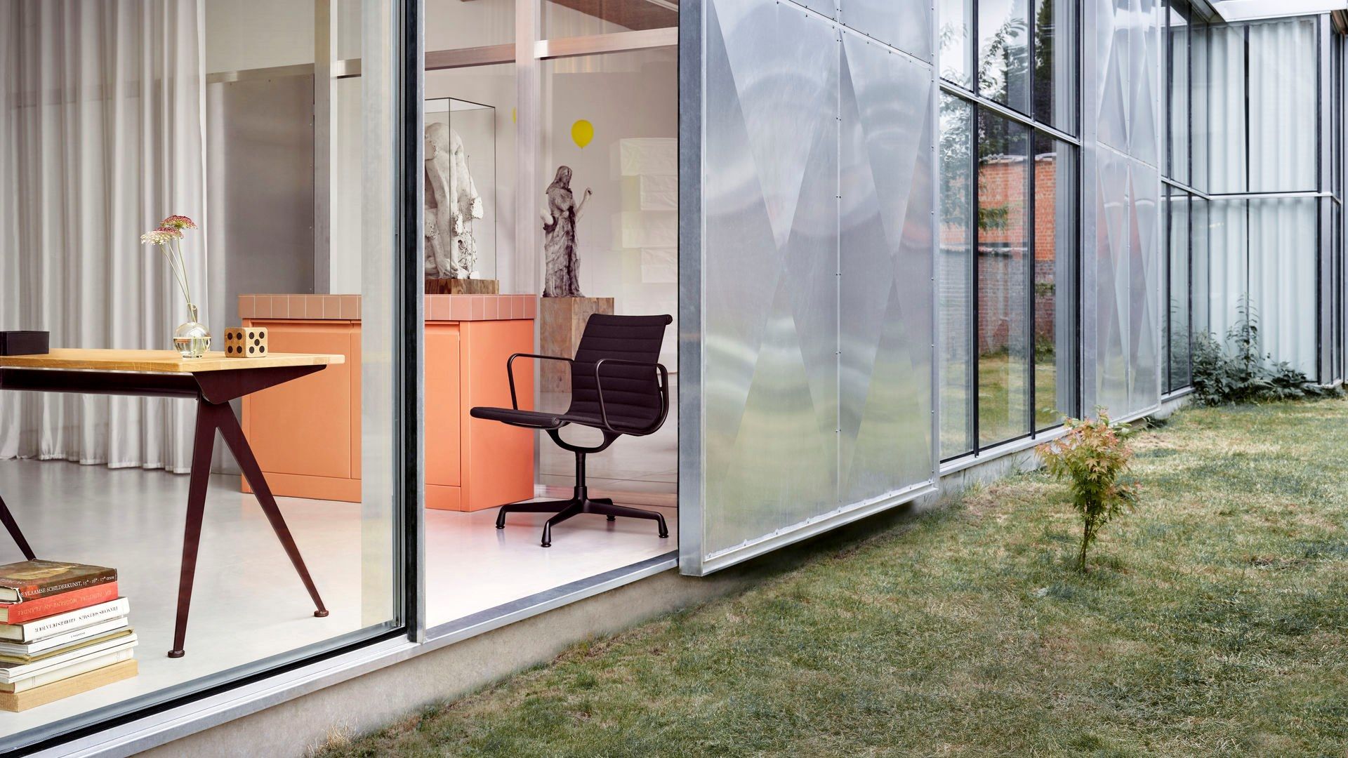 Тканевый стул с подлокотниками VITRA Eames Aluminium Group ARCH-00094304 - Вид №9