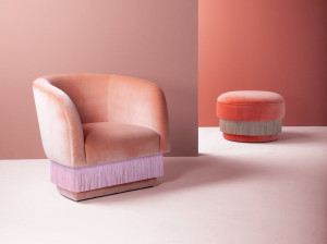 Кресло с подлокотниками