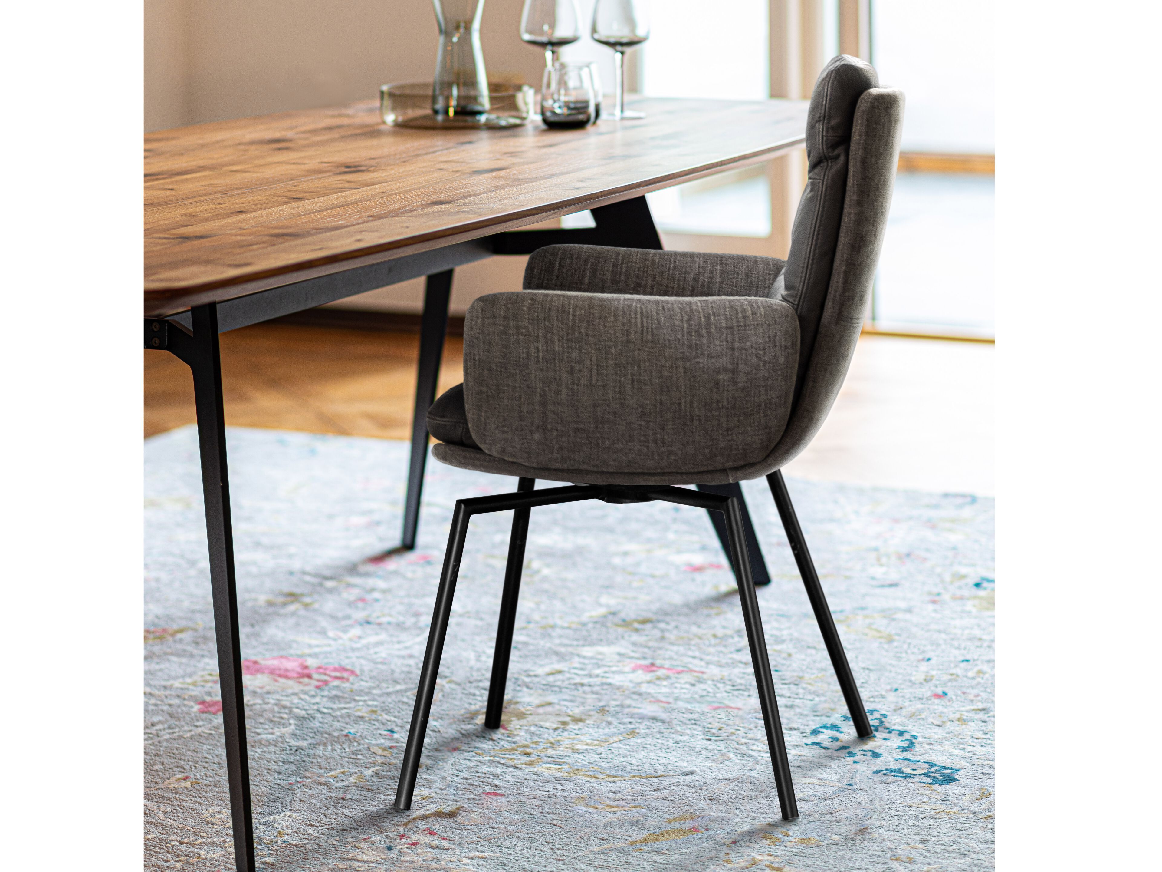 Поворотный стул с крестообразной рамой и подлокотниками KFF Arva ARCH-00050334