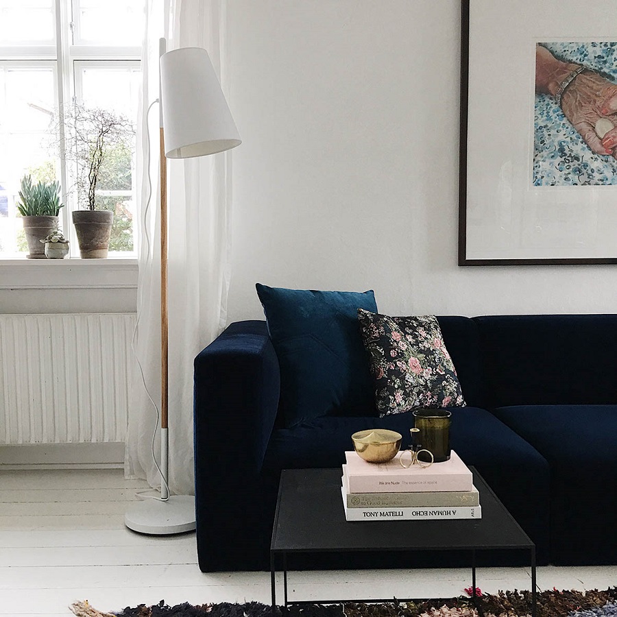 Лампа напольная Hideout, чёрная с основанием из дуба Frandsen 6331980650016331965001 - Вид №1