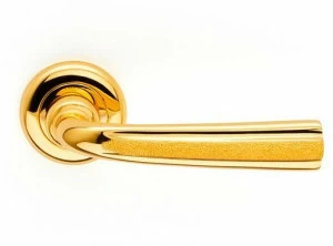 Pasini Ручка из латуни на розетке Corolla 3741