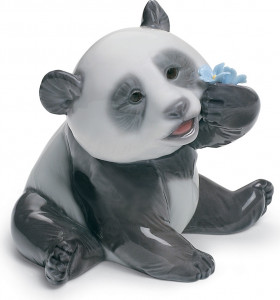 10669038 LLADRO Фигурка Lladro "Довольная панда"  9x8см Фарфор
