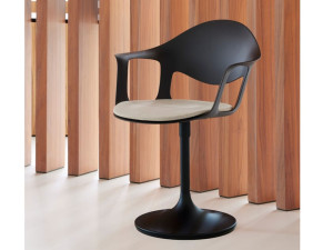 Алюминиевый стул с мягким сиденьем