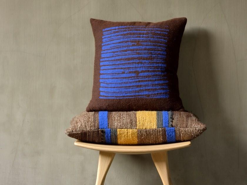 Ethnicraft Прямоугольная подушка из ткани для дивана Mystic ink 21069 - Вид №5