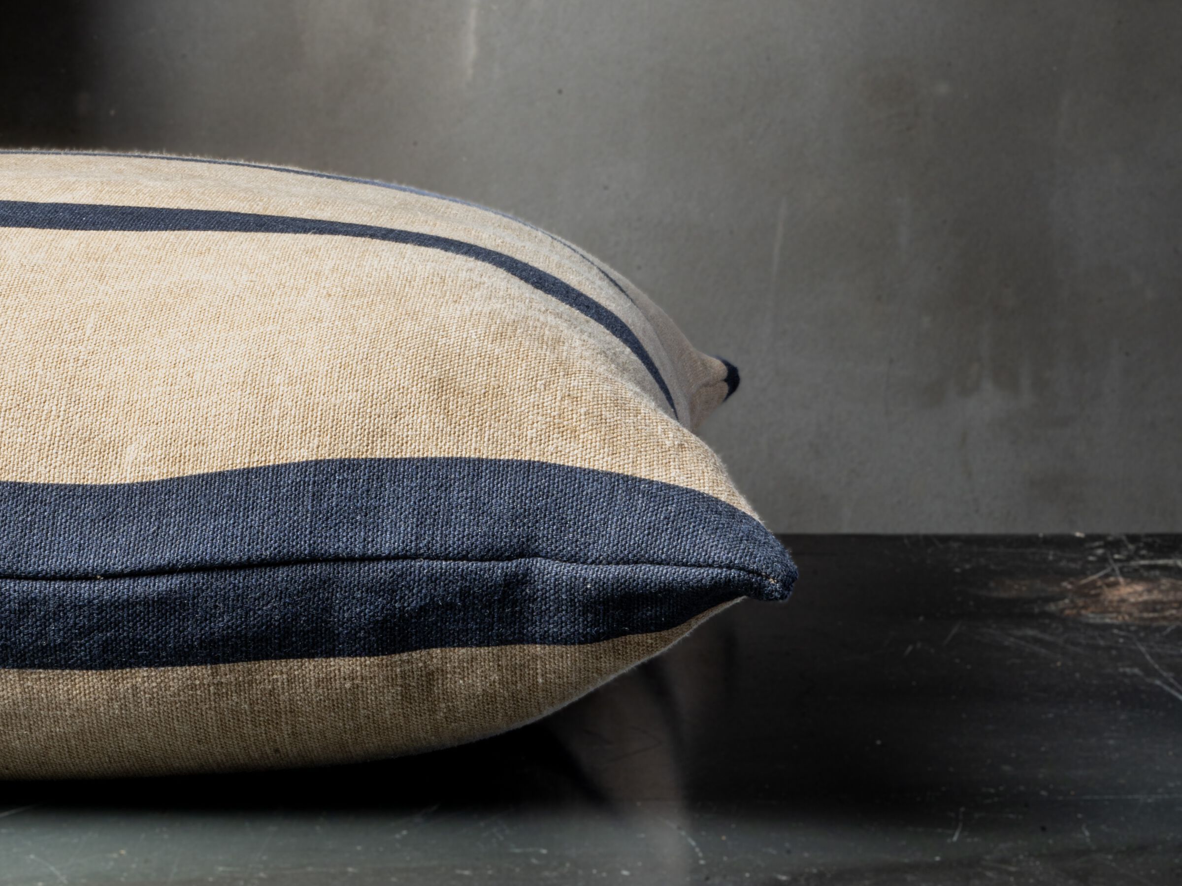 Квадратная льняная подушка The House of Lyria ORTIE ARCH-00132473 - Вид №2