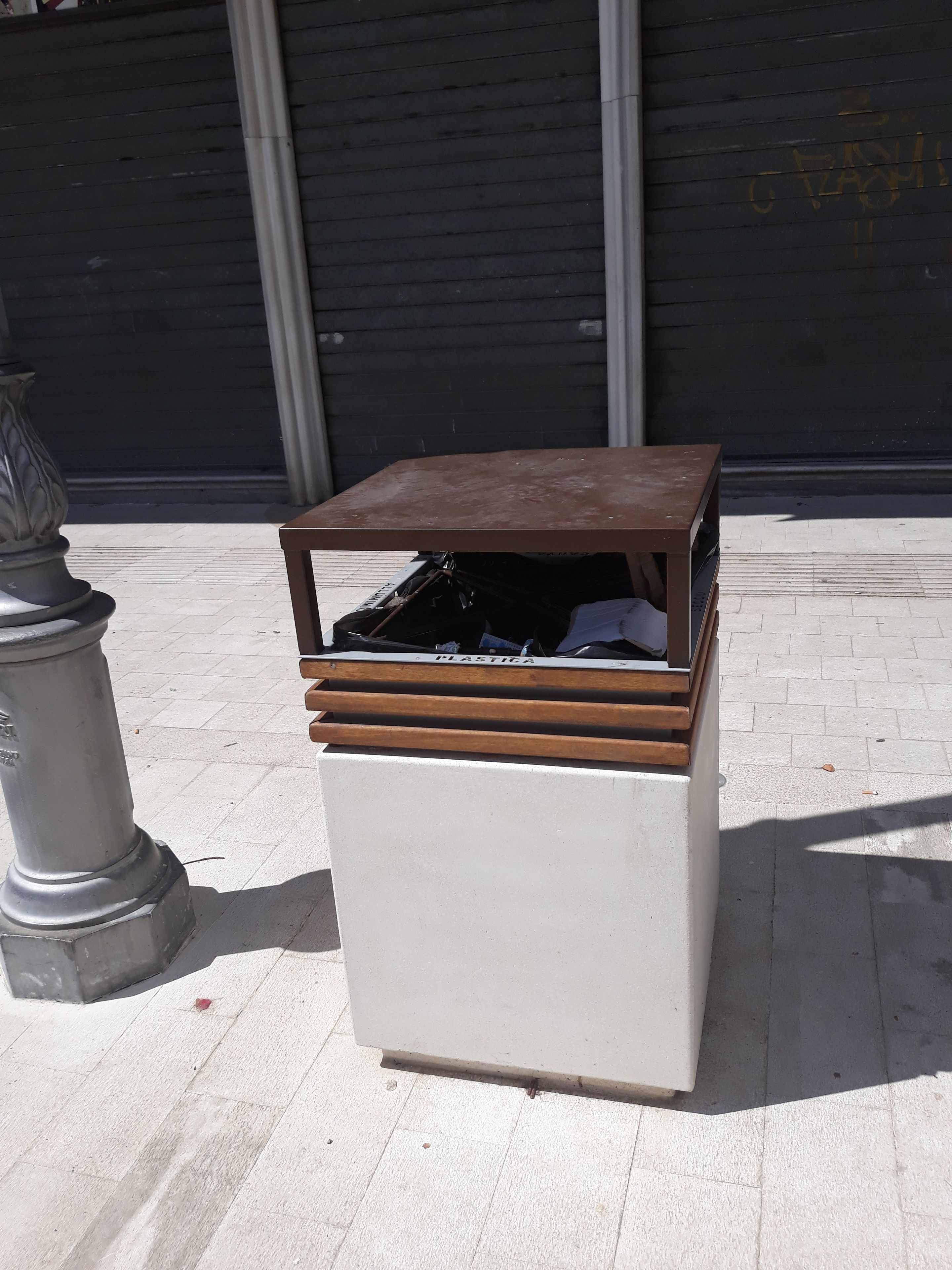 Держатель для мусора с крышкой для раздельного сбора Viscio Urban Design LANZA ARCH-00060378 - Вид №2