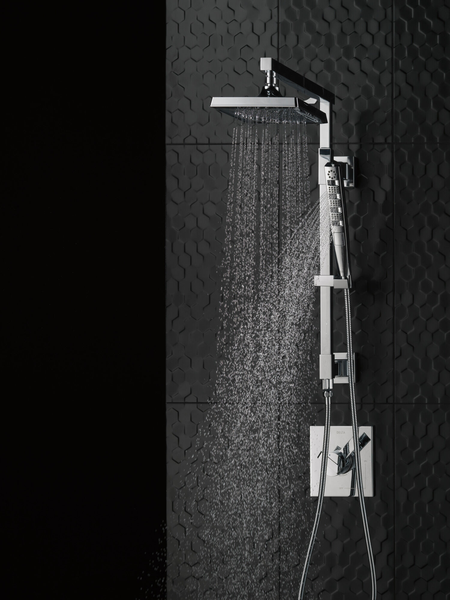 U495D-KS60-PK Шланг для ручного душа 60–80 дюймов Delta Faucet Universal Showering Черный нержавеющий  - Вид №4