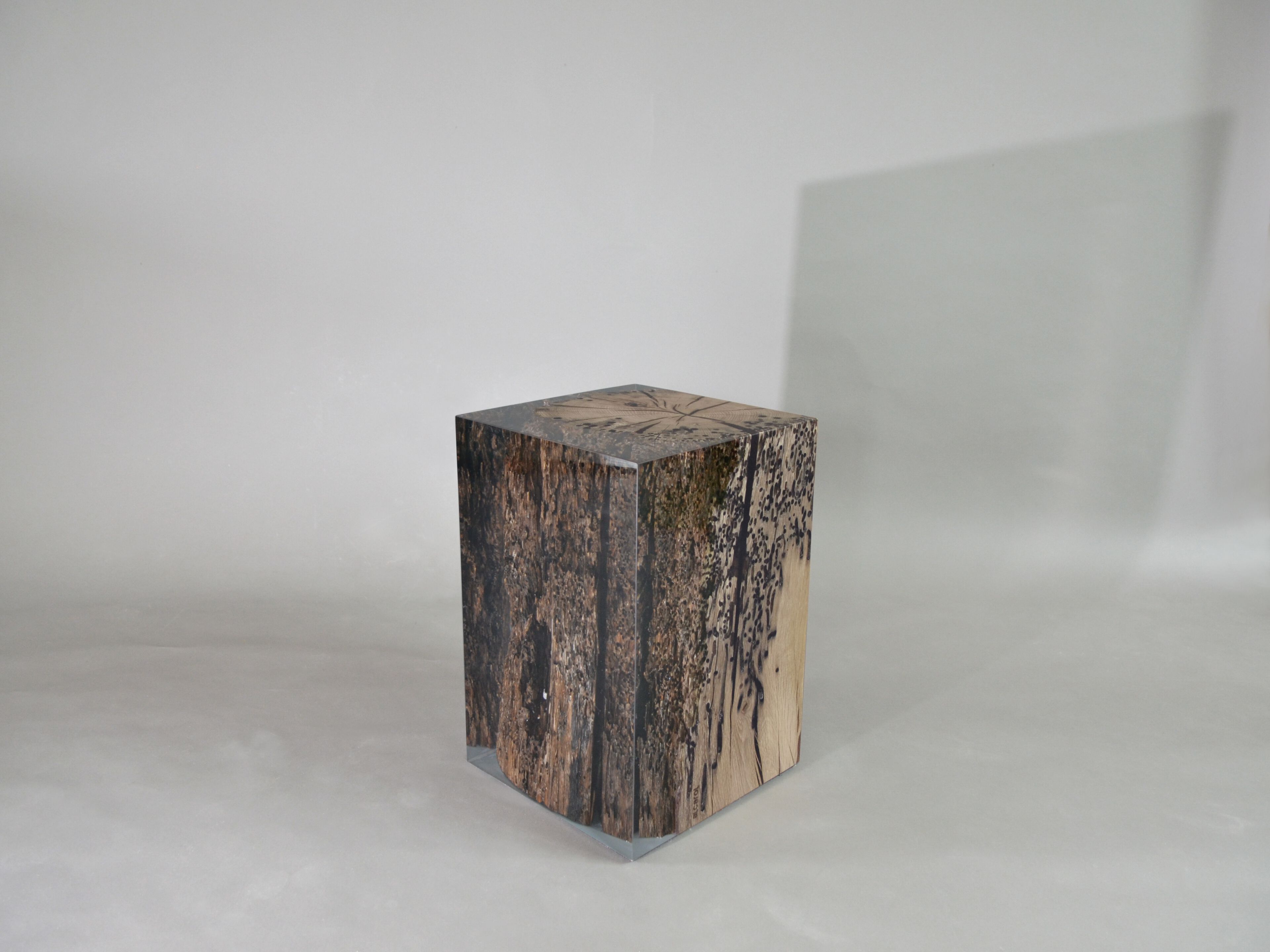 Табурет / журнальный столик из дуба и смолы alcarol Bricola ARCH-00047970 - Вид №2