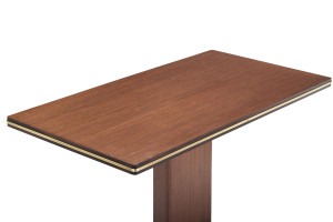 Деревянный прямоугольный стол