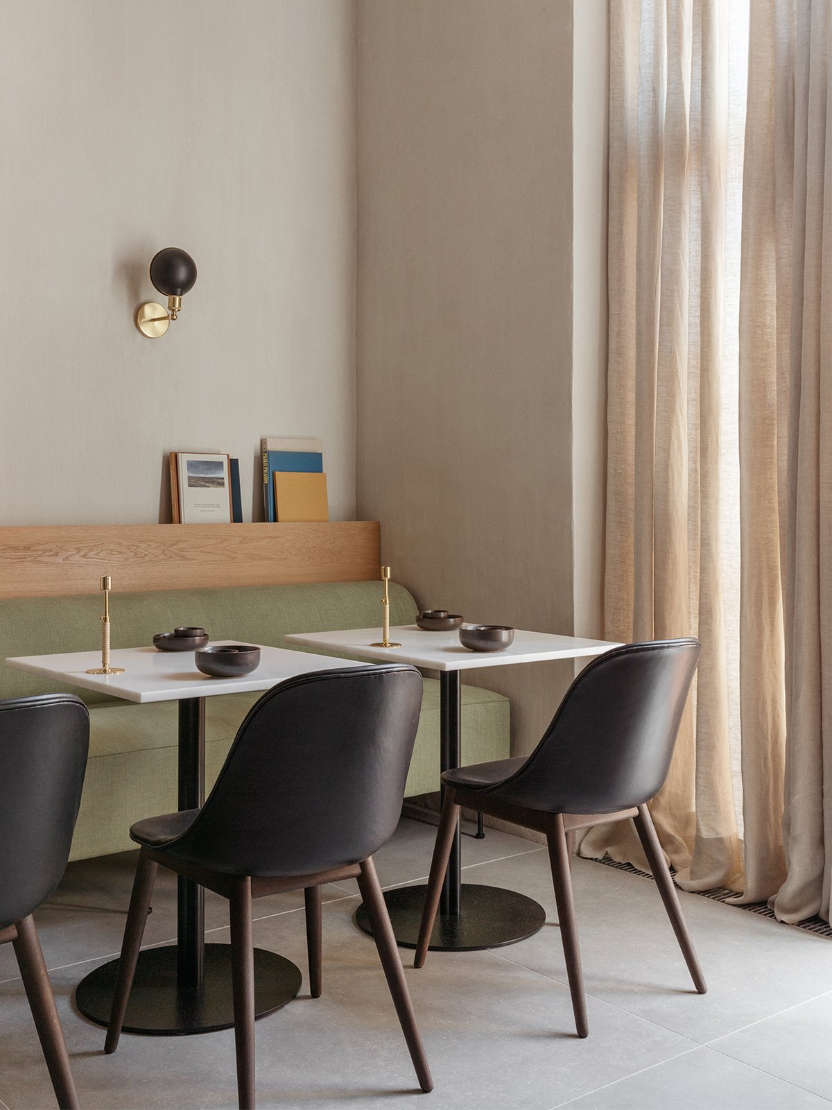 9395004-010601ZZ MENU Боковой обеденный стул Harbour, деревянная основа, обитый Темный мореный дуб | Дакар - 0311  - Вид №15