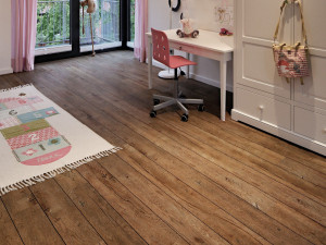 Пол из ПВХ под дерево