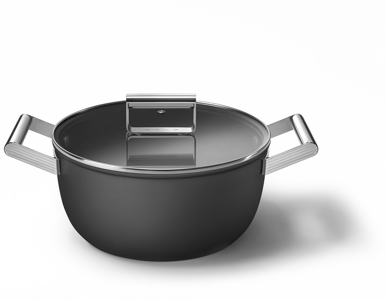 CKFC2411BLM Посуда / кастрюля с двумя ручками и крышкой 24 см, чёрная SMEG  - Вид №3