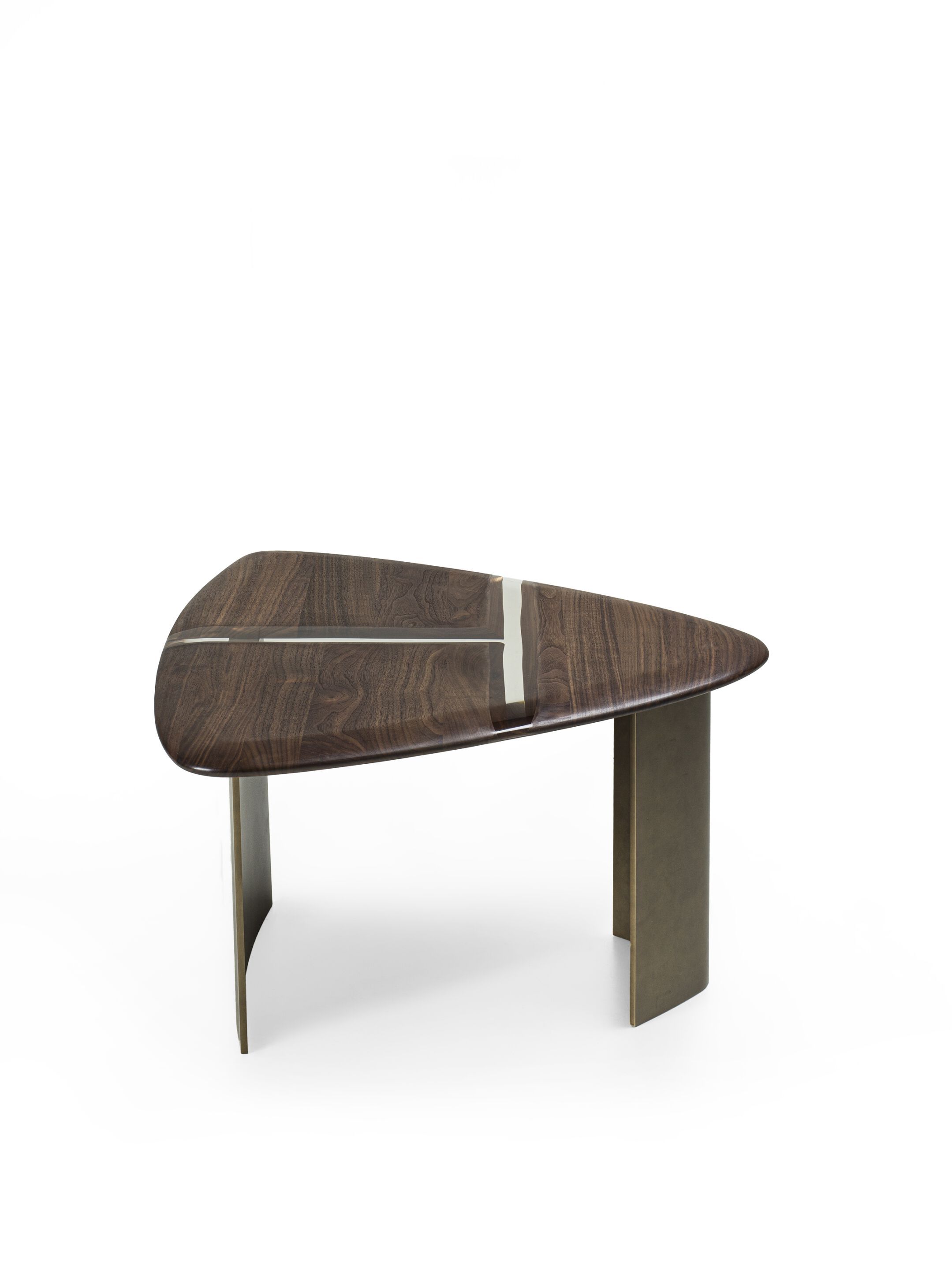 Треугольный журнальный столик с верхом из смолы и дерева Riva 1920 Kauri ARCH-00131007 - Вид №3