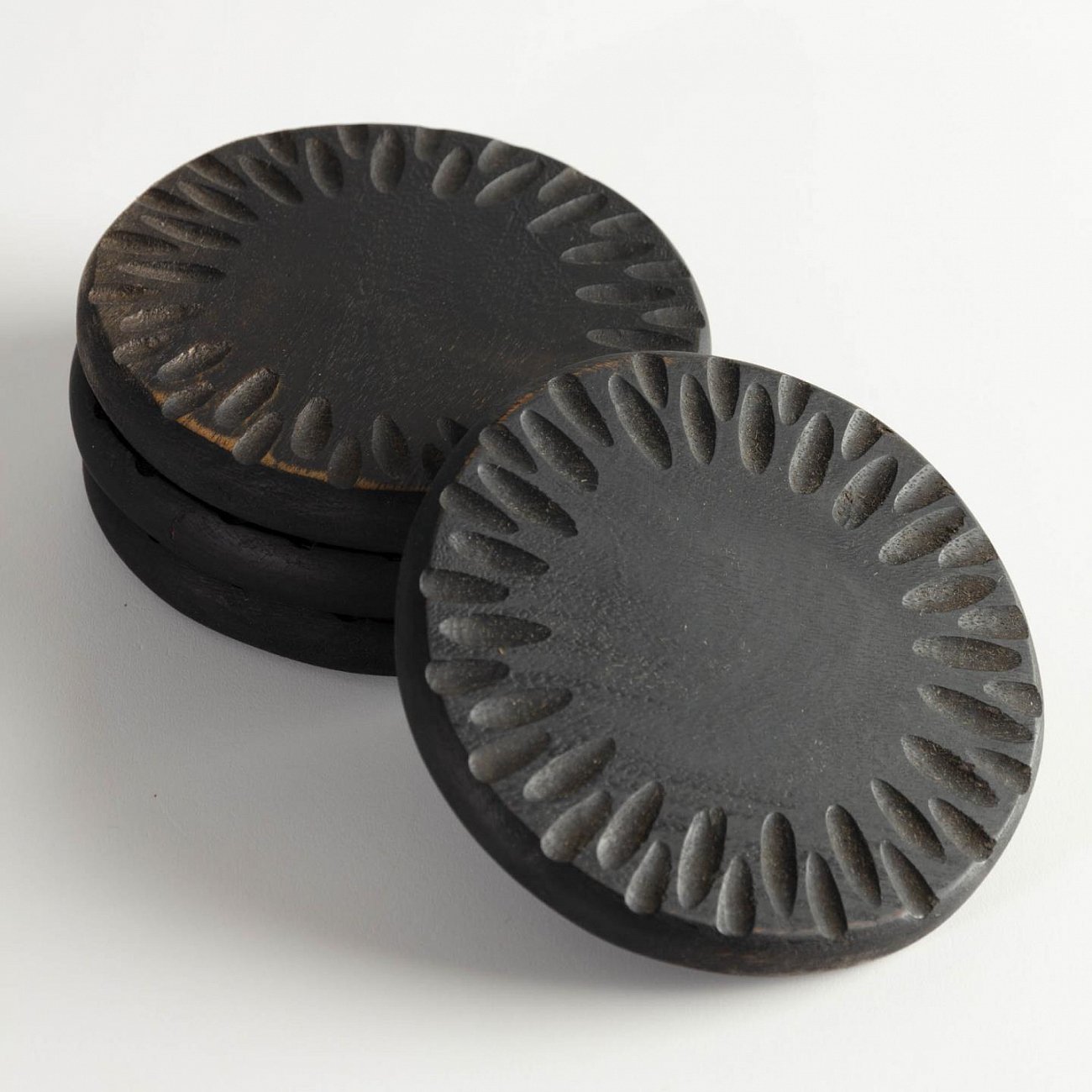 Подставка деревянная круглая резная Djene от La Forma LA FORMA DJENE 00-3865315 Коричневый  - Вид №1