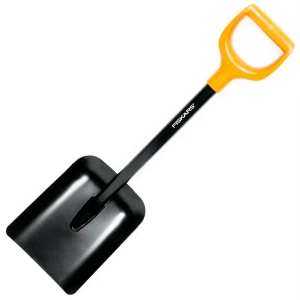 Лопата совковая для уборки снега Fiskars Solid укороченная 23x77 см сталь с черенком