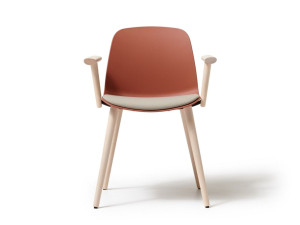 Полипропиленовый стул с подлокотниками