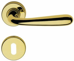LINEA CALI' Классическая латунная ручка на розетке с замком Garda