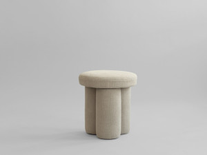 Низкий стул из льна