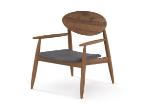 Стул из массива дерева с подлокотниками