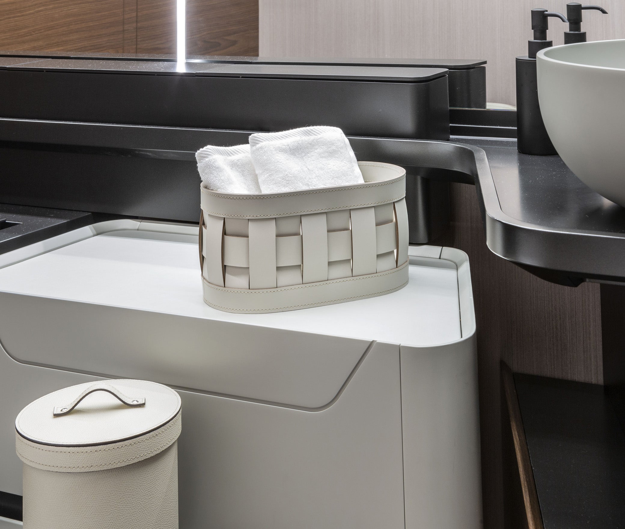 Demetra Держатель для мочалки - 30X20XH12см / регенерированная кожа_темно-синий Pinetti 00.1349.082.003 - Вид №4