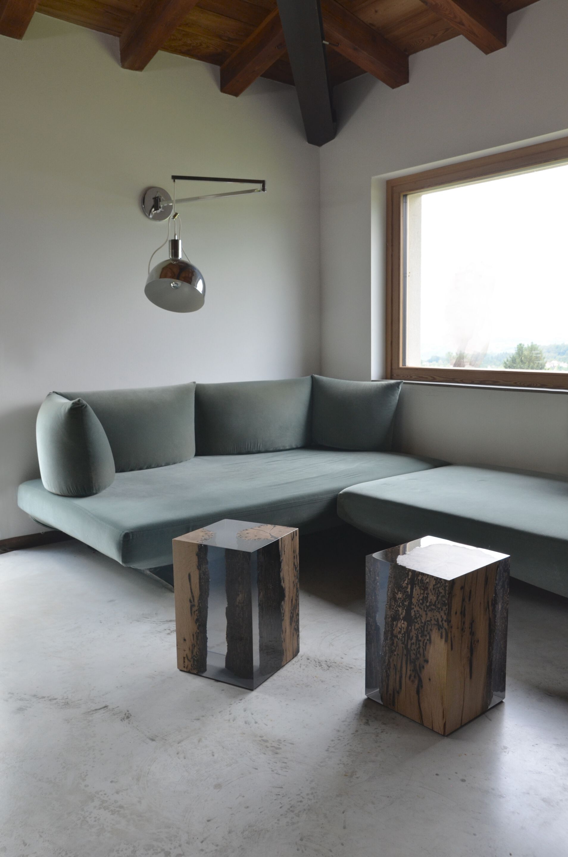 Табурет / журнальный столик из дуба и смолы alcarol Bricola ARCH-00008282 - Вид №10