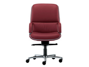 Мягкое вращающееся офисное кресло с подлокотниками