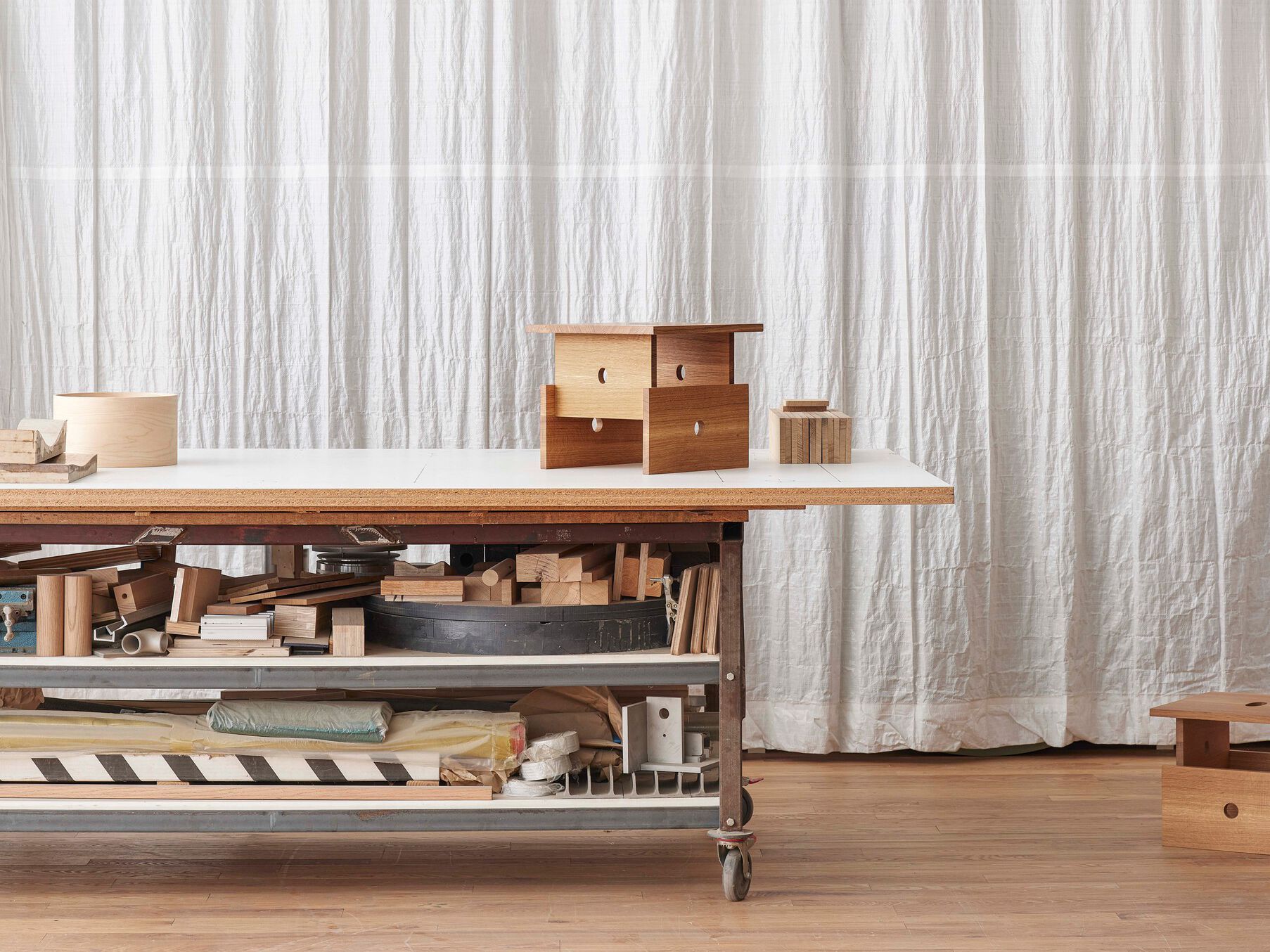 Низкий штабелируемый журнальный столик из массива дерева Hay WOOD BOX ARCH-00016796 - Вид №10