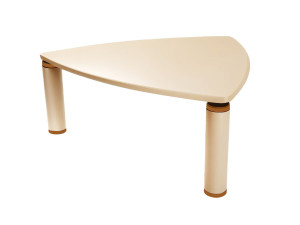 Деревянный обеденный стол