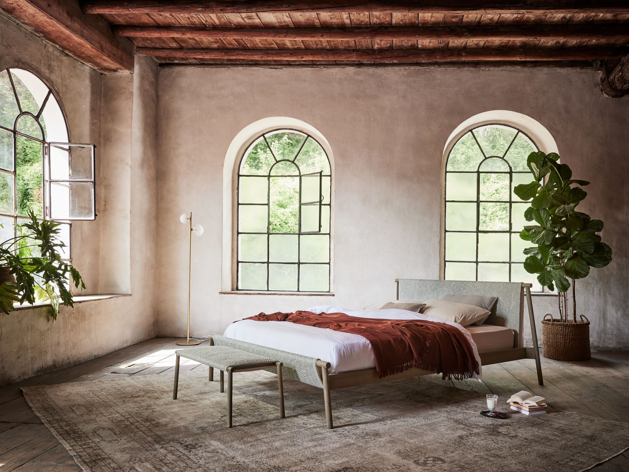 Двуспальная кровать с текстильной и деревянной рамой Bolzan Джек ARCH-00101096 - Вид №4