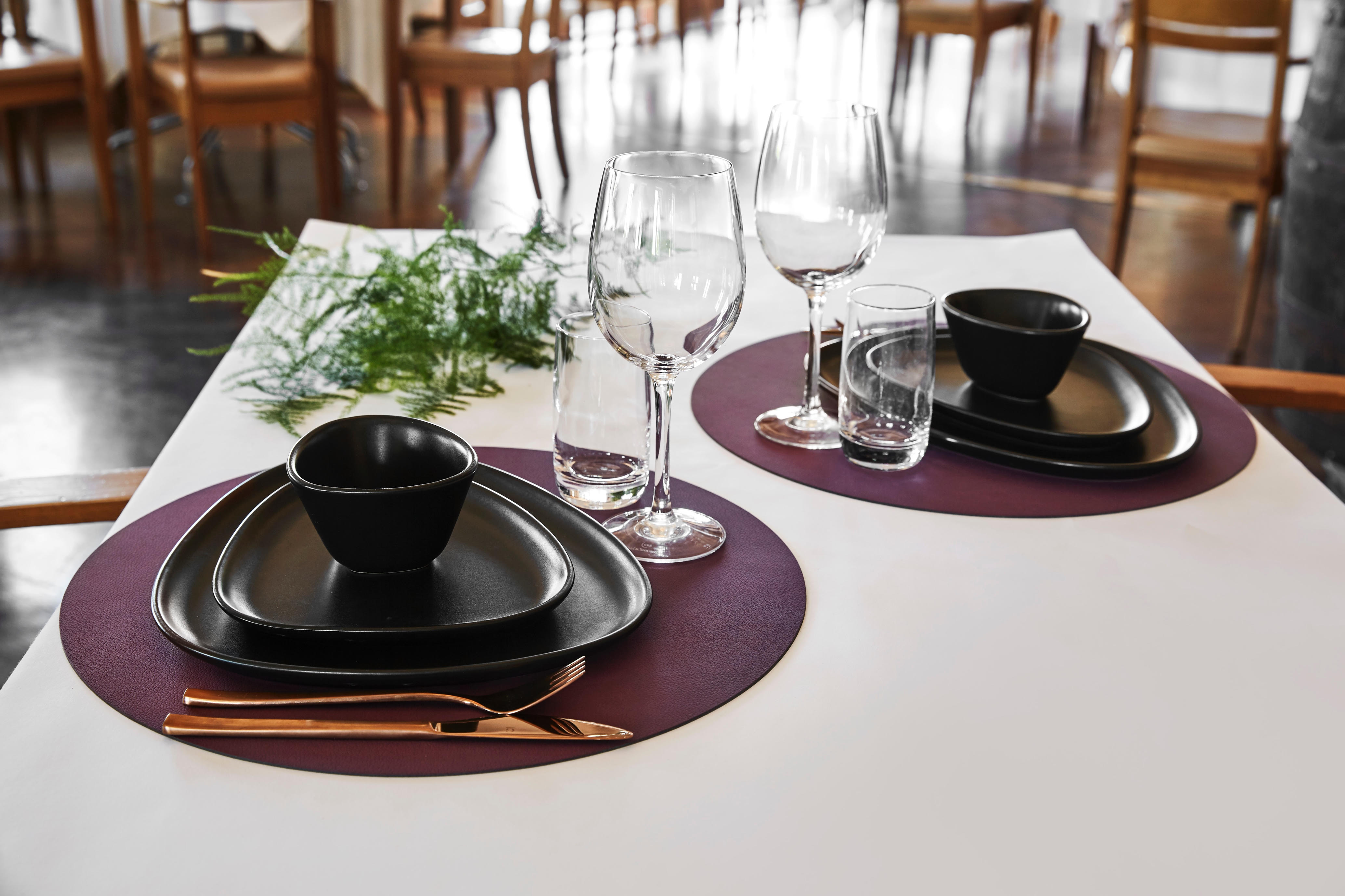 981044 NUPO plum подстановочная салфетка фигурная 37x44 см, толщина 1,6 мм;LIND DNA  - Вид №1