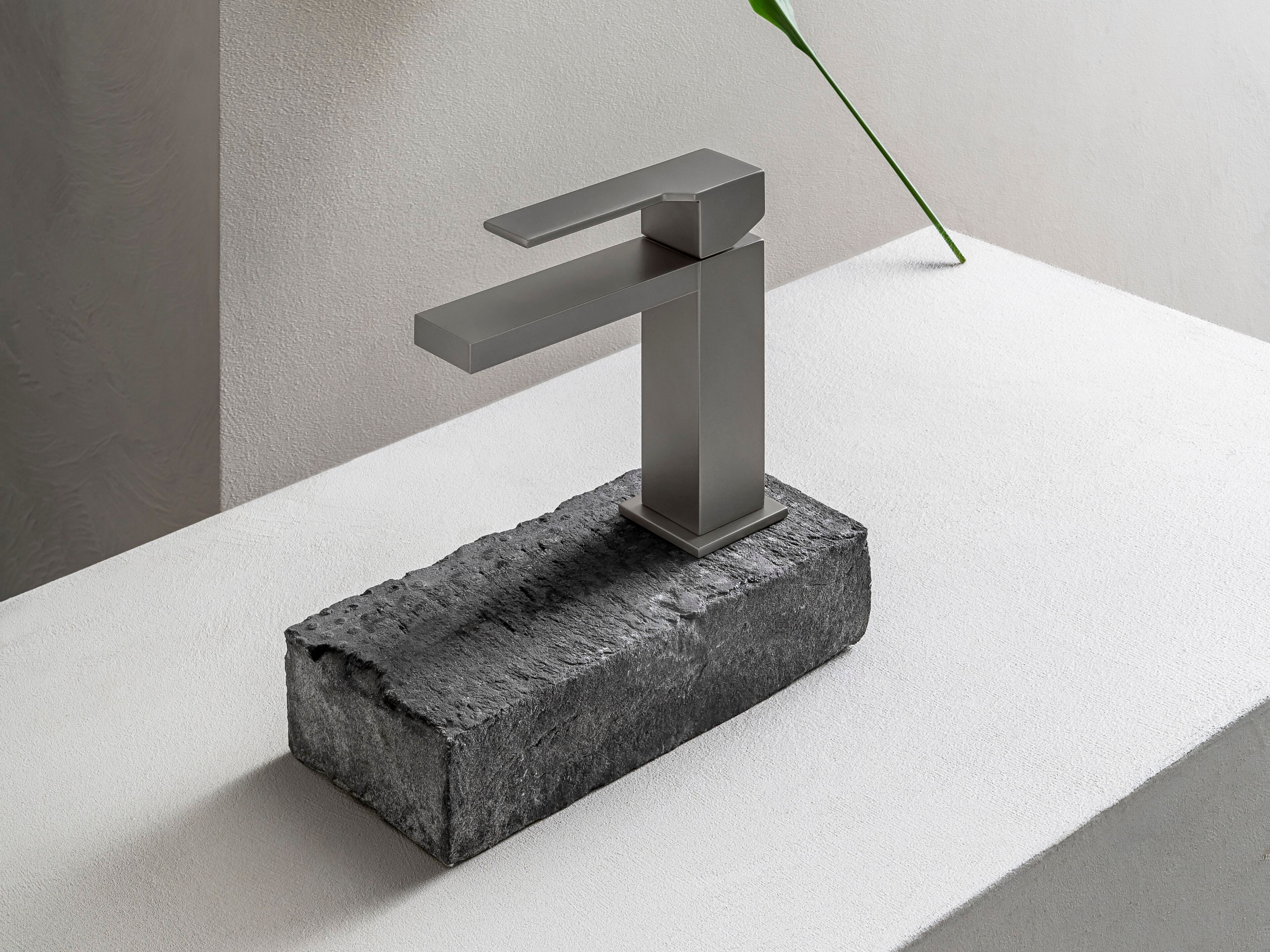 Однорычажный смеситель для раковины с автоматическим сливом QD Magistro Lab приложение ARCH-00050040 - Вид №1